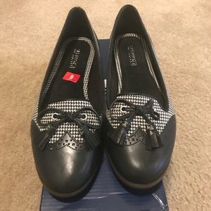 BNIB Sperry Loafers / Flats - Size 9